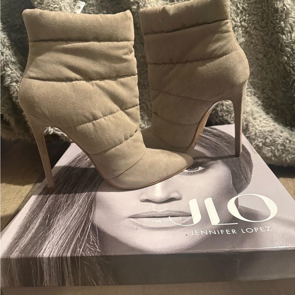 ✨ New J.Lo Puffer Heels – Color Mink – Women’s Size 6.5